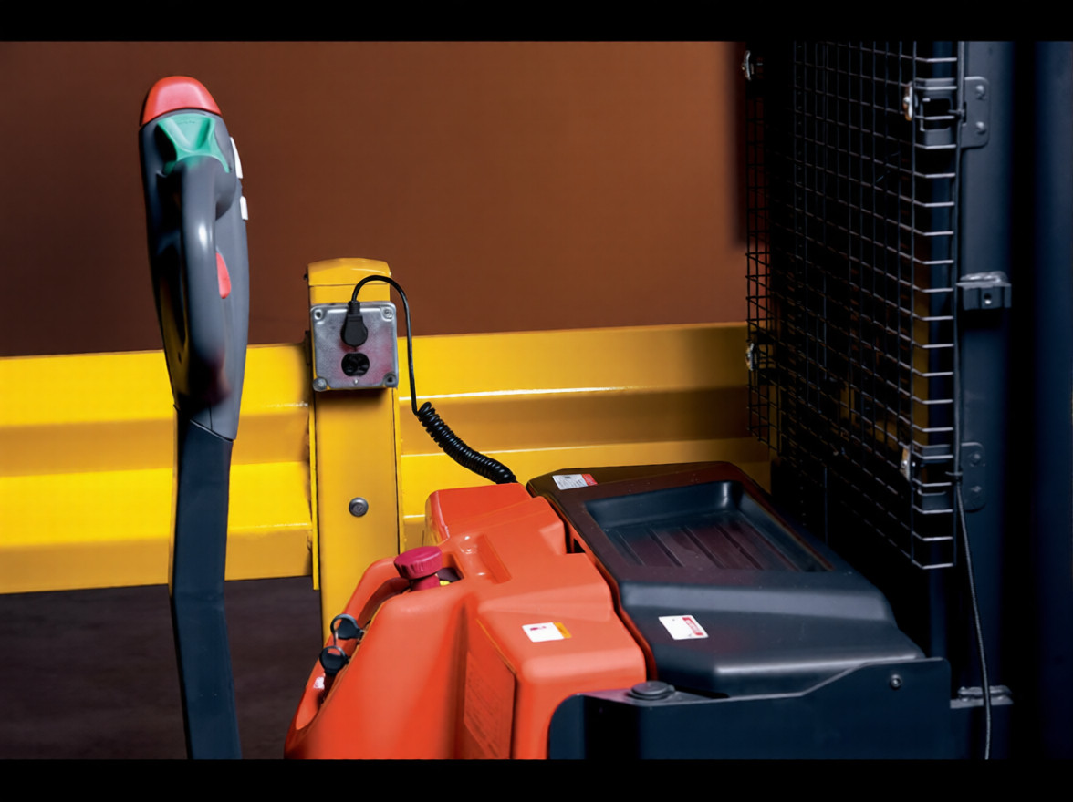 Tora-Max® 4000 lb Straddle Stacker - 180 In 4